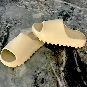 these are rep yeezy slides. they have never been worn they are brand new.